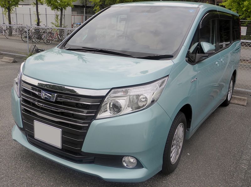 Toyota noah дром